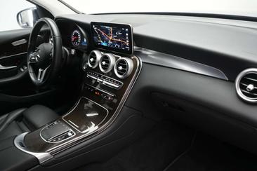 Mercedes GLC 300 — photo 7