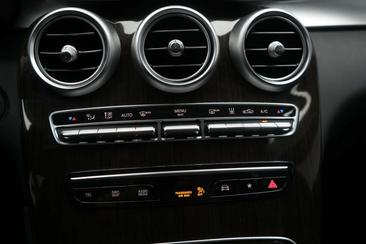 Mercedes GLC 300 — photo 17