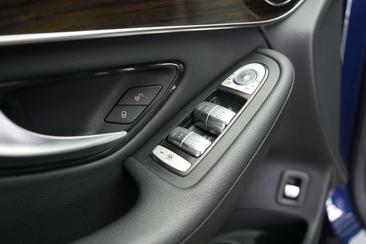 Mercedes GLC 300 — photo 28