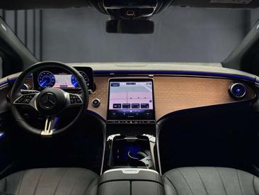 Mercedes EQE 300 — photo 11