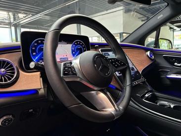 Mercedes EQE 300 — photo 18