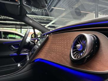 Mercedes EQE 300 — photo 19