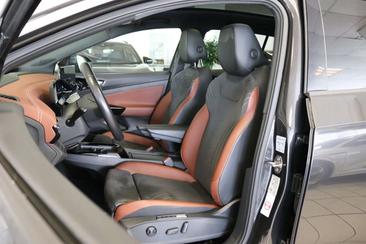 Volkswagen ID.4 Pro Performance — photo 12