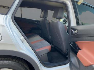 Volkswagen ID.4 Pro Performance — photo 12