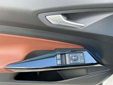 Volkswagen ID.4 Pro Performance — photo 14
