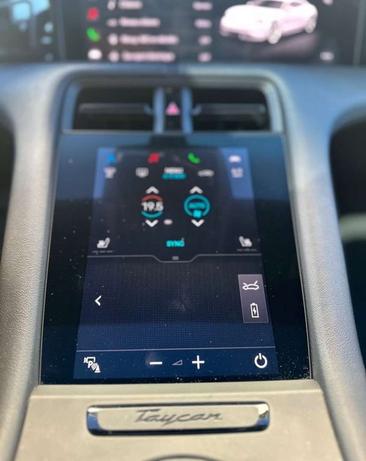 Porsche Taycan 4S — photo 12