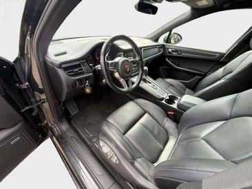 Porsche Macan — photo 10
