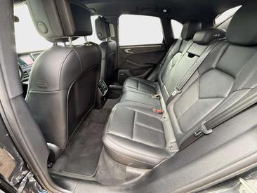 Porsche Macan — photo 11