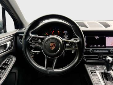 Porsche Macan — photo 14