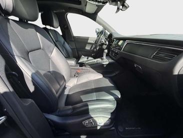 Porsche Macan — photo 18