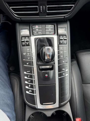 Porsche Macan — photo 21