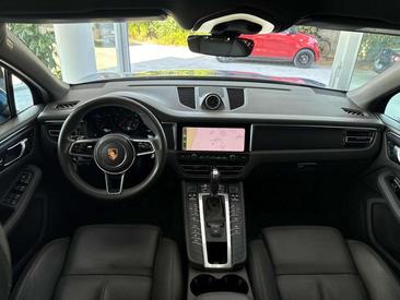 Porsche Macan — photo 8