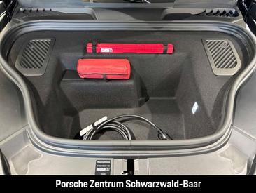 Porsche Macan I 4 Electric — photo 23