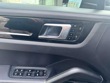 Porsche Cayenne III — photo 13