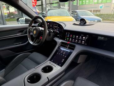 Porsche Taycan GTS — photo 14