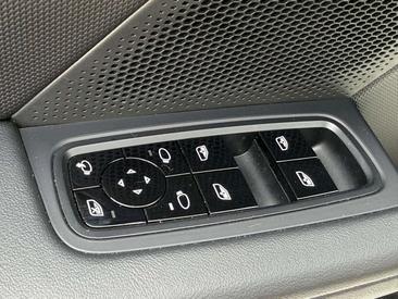 Porsche Taycan Turbo — photo 14