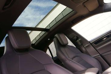 Porsche Macan I 4 Electric — photo 12