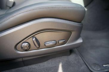 Porsche Macan I 4 Electric — photo 14