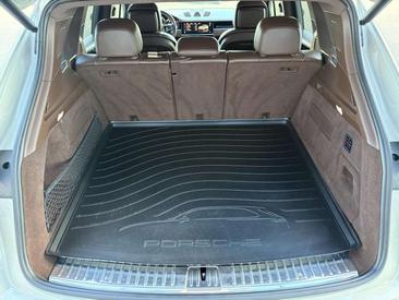 Porsche Cayenne III — photo 13