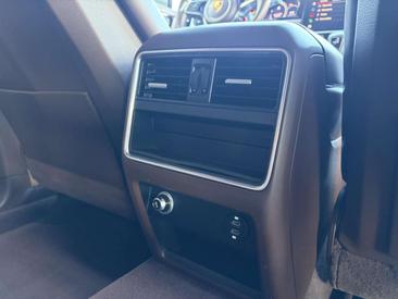 Porsche Cayenne III — photo 20