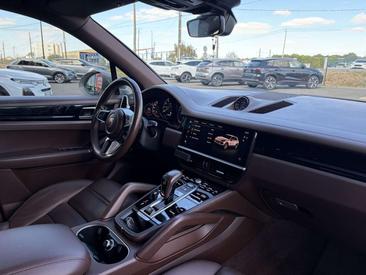 Porsche Cayenne III — photo 23