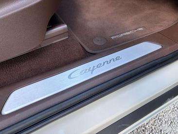 Porsche Cayenne III — photo 25