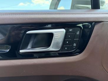 Porsche Cayenne III — photo 27