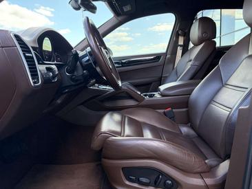 Porsche Cayenne III — photo 28