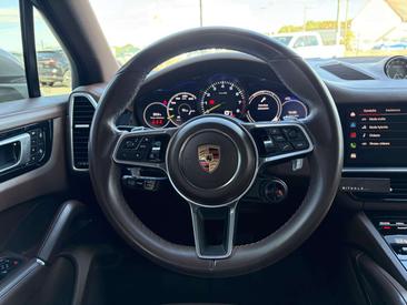 Porsche Cayenne III — photo 34