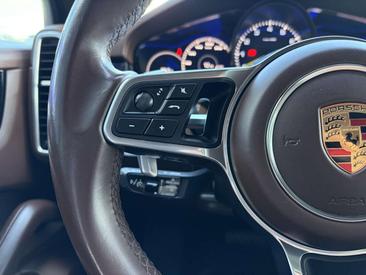 Porsche Cayenne III — photo 36