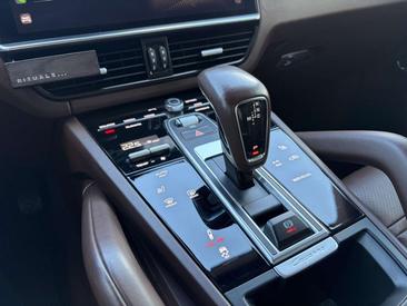 Porsche Cayenne III — photo 37