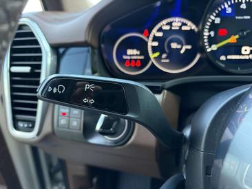 Porsche Cayenne III — photo 38