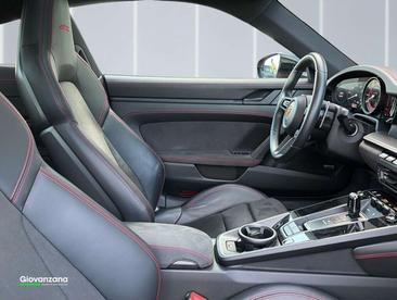 Porsche 911 Carrera 4 GTS — photo 19