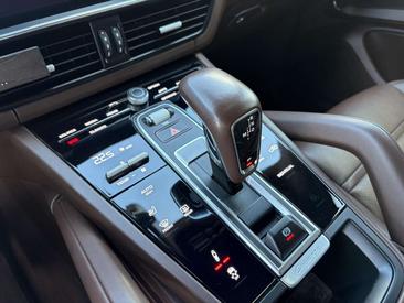 Porsche Cayenne III — photo 42
