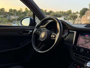 Porsche Macan — photo 13