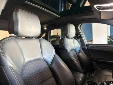 Porsche Macan — photo 9