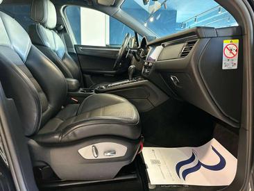 Porsche Macan — photo 10
