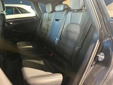 Porsche Macan — photo 11