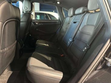 Porsche Macan — photo 12
