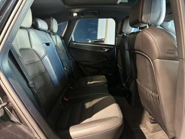 Porsche Macan — photo 13