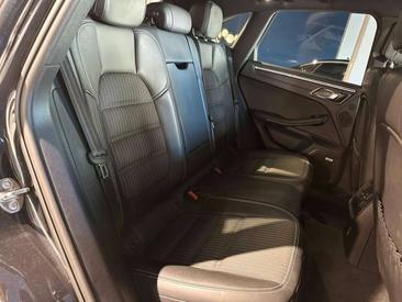Porsche Macan — photo 14