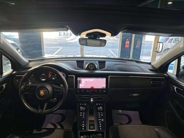 Porsche Macan — photo 15