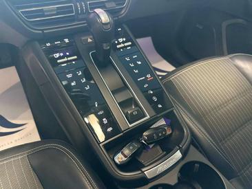 Porsche Macan — photo 16