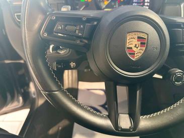 Porsche Macan — photo 18
