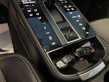 Porsche Macan — photo 20