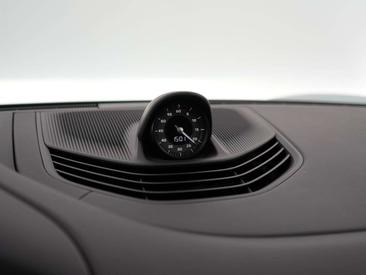 Porsche Taycan Cross Turismo 4 — photo 26