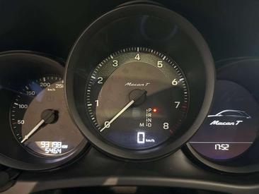 Porsche Macan — photo 22