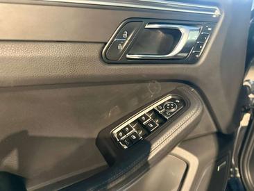 Porsche Macan — photo 27