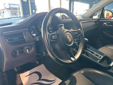 Porsche Macan — photo 30