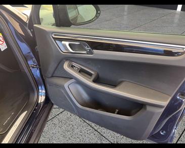 Porsche Macan I S — photo 19
